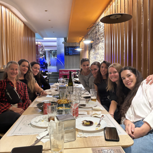 chicas cena bienvenida restaurante Sarria